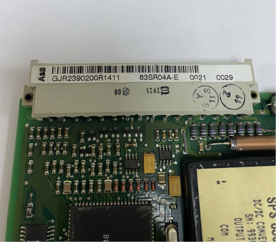 وحدة التحكم PLC عالية الأداء ABB 83SR04A-E GJR2390200R1411